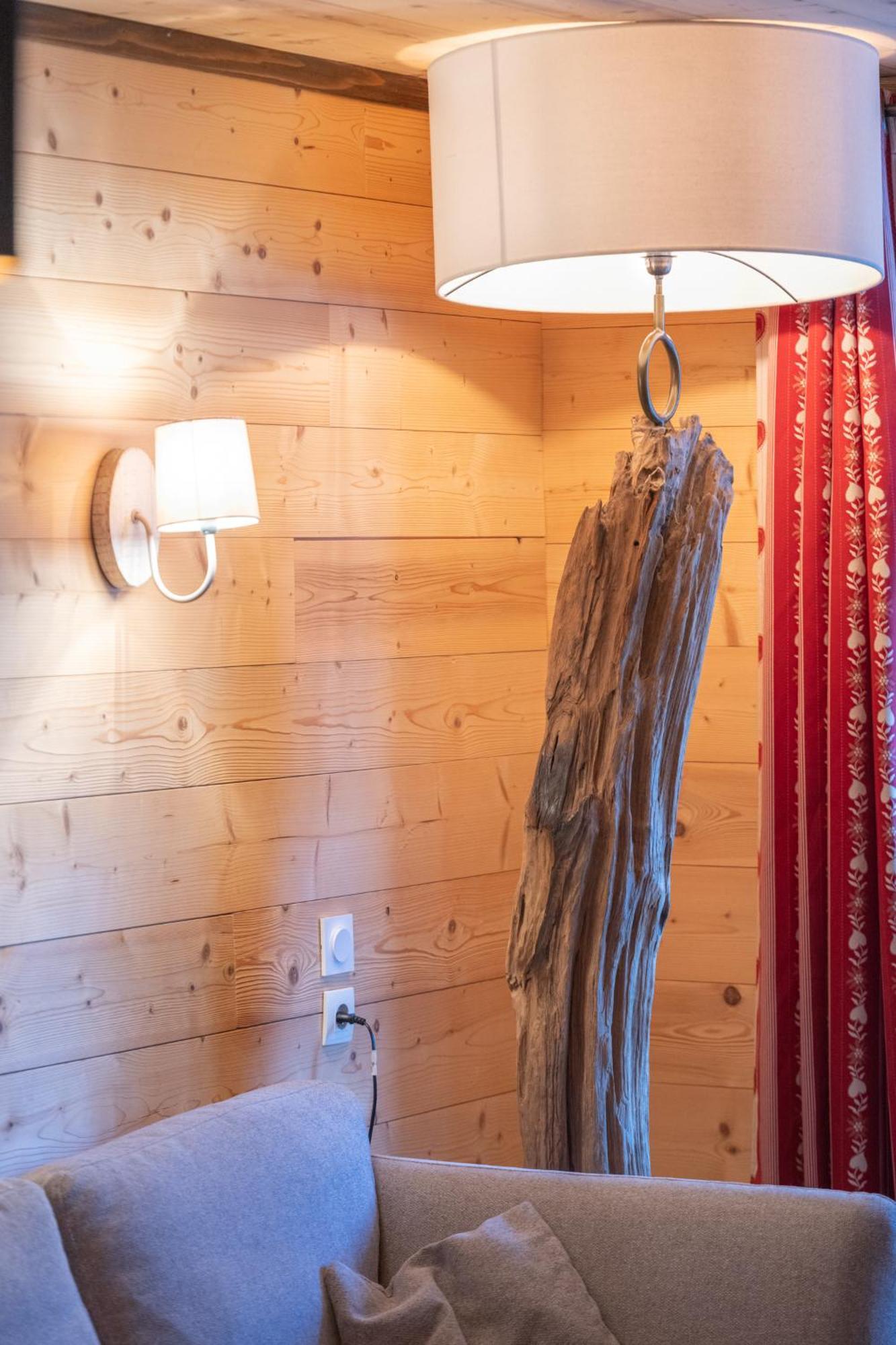 Chalet Alpe D'Huez 1850-Sea And Mountain Pleasure Avec 2 Appartements- 1 Appartement 3 Chambres 8 Couchages - 3 Salles D'Eau Et 1 Appartement 5 Chambres 12 Couchages 5 Salles D'Eau - Jacuzzi Et Sauna -Pieds Des Pistes Et Centre Luaran gambar